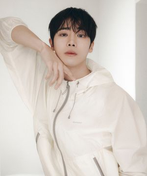 [추영우 착용] 패커블 경량 UV 윈드브레이커 아이보리