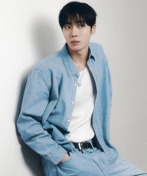 [추영우 착용] C 로고 데님 셔츠 라이트 블루