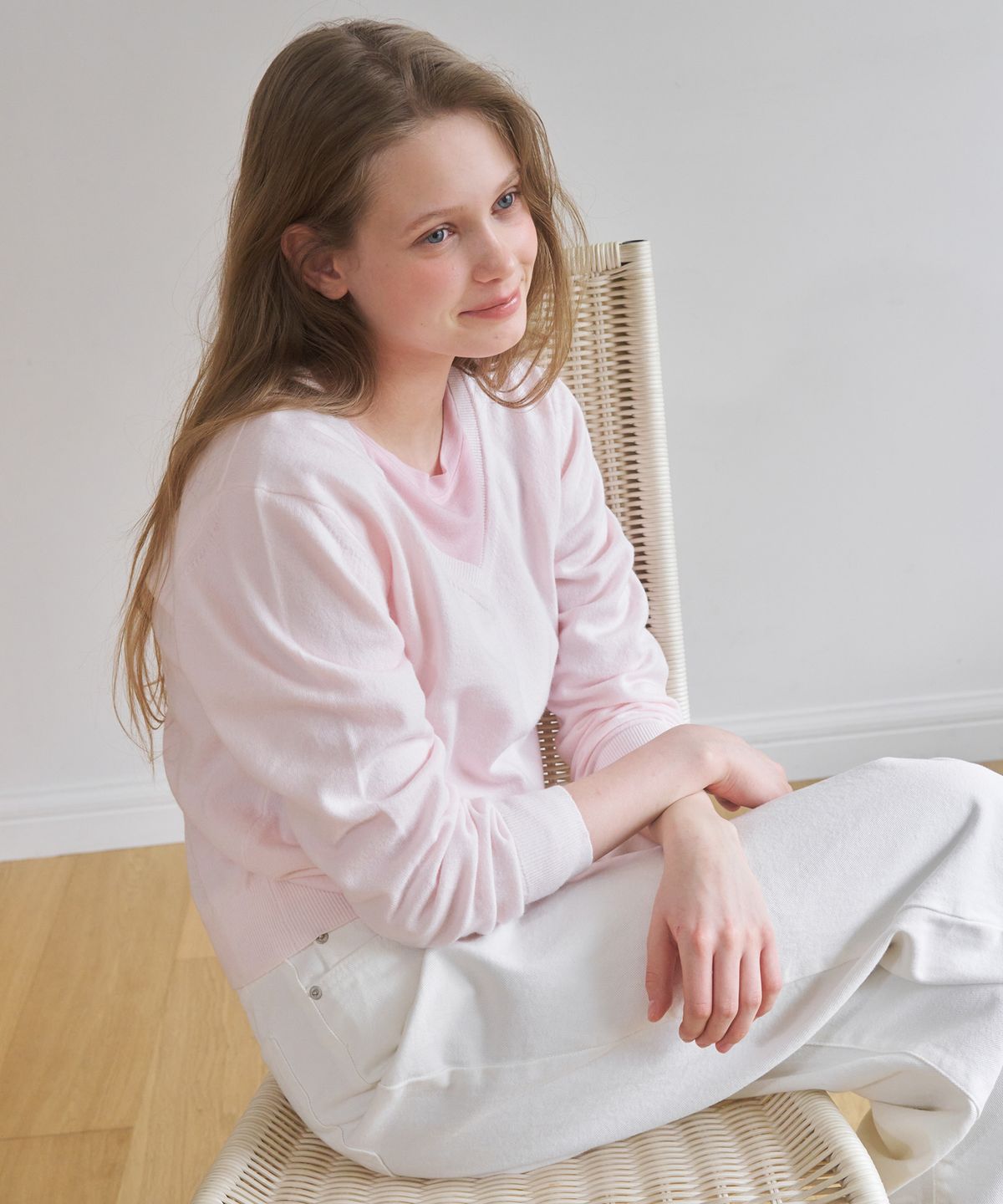 어몽(AMONG) A WASHABLE V-NECK KNIT TOP_LIGHT PINK
