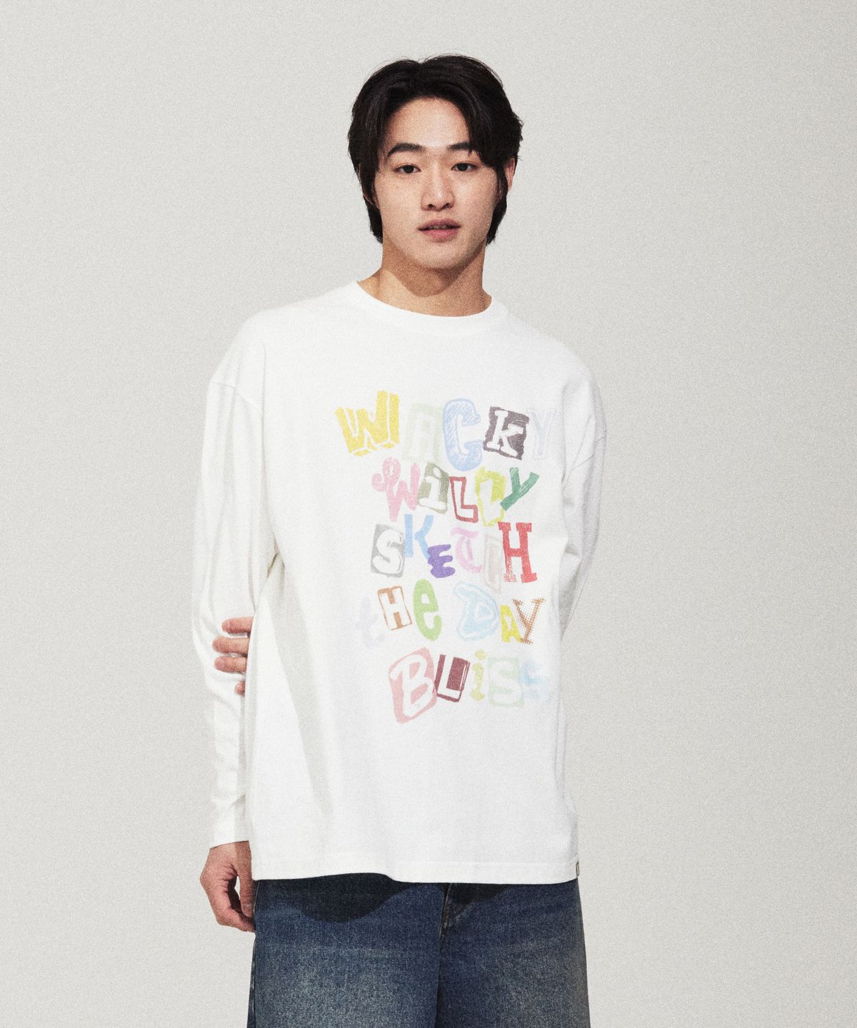 와키윌리(WACKY WILLY) 타이포 그래픽 롱슬리브 화이트