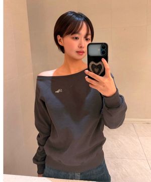 언발란스 원 숄더 맨투맨_RMLWG23YT4_CHARCOAL