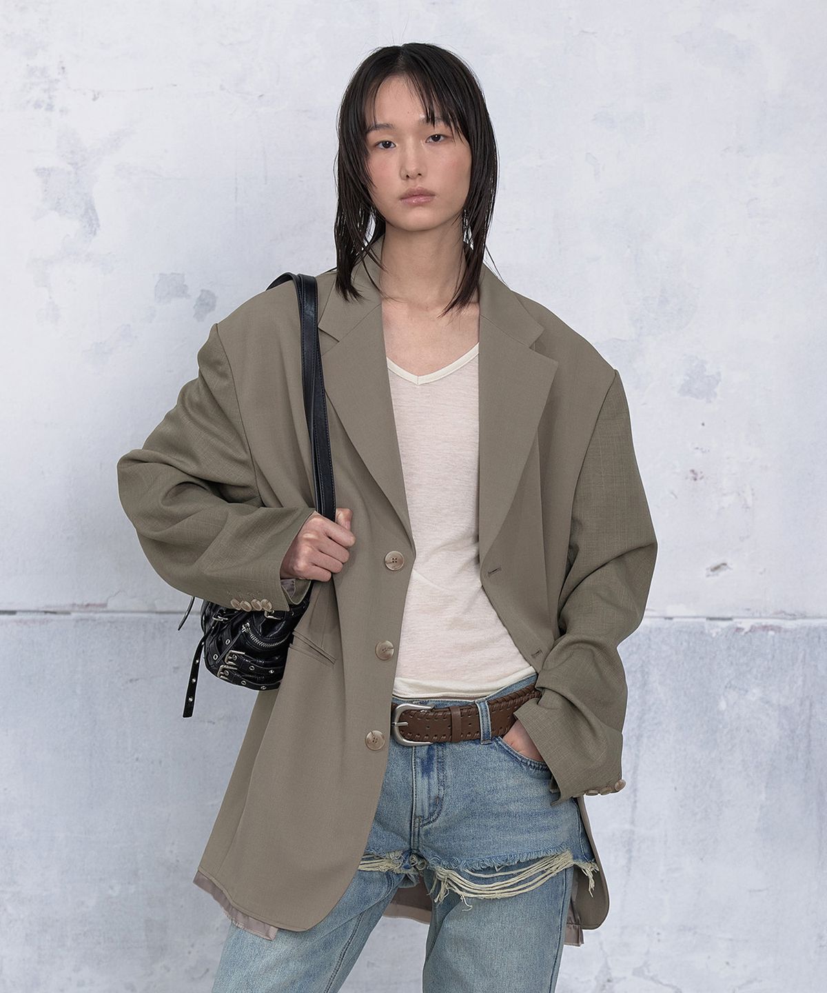 다이닛(DEINET) LOWCUT BLAZER IN KHAKI BEIGE