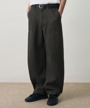 커브드 워싱 퍼티그 팬츠 [CHARCOAL]