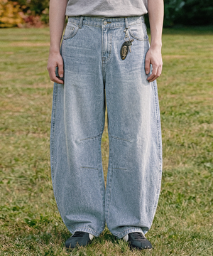 브루니 커브드 데님팬츠 (연청)