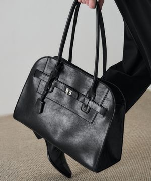 모나크 레더 벨티드 숄더백 [BLACK]