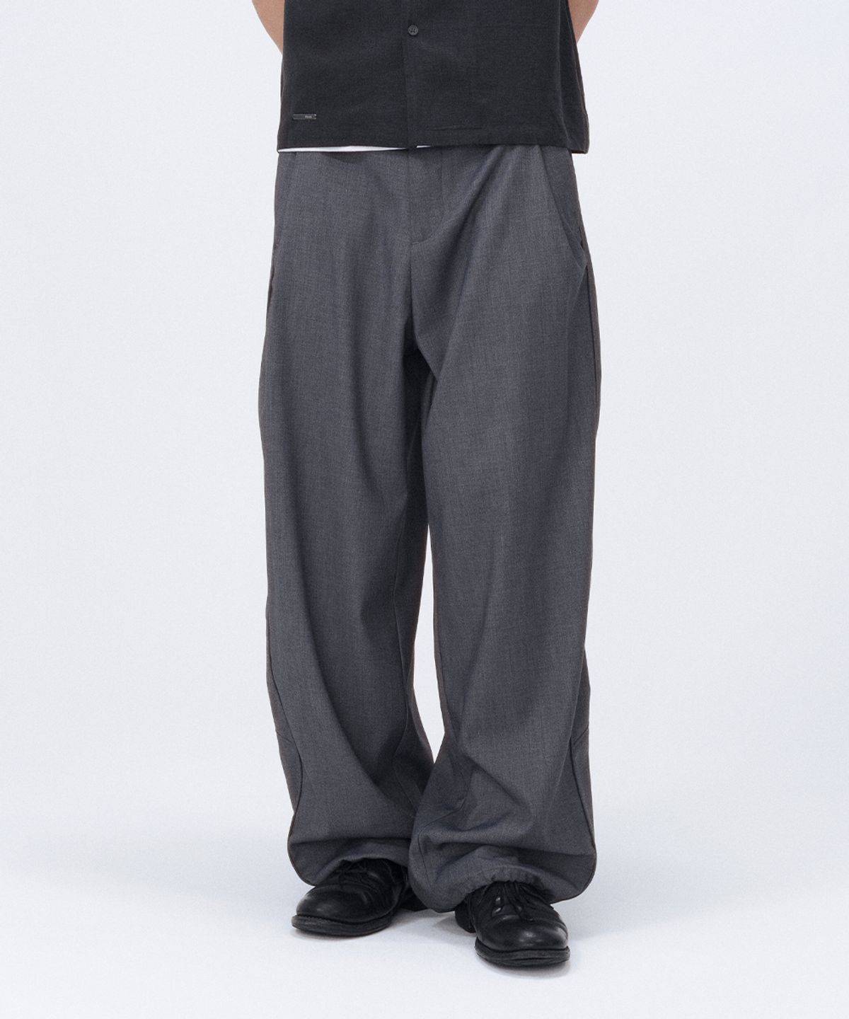 미세키서울 맨(MISEKISEOUL MEN) Side panel track pants CHARCOAL