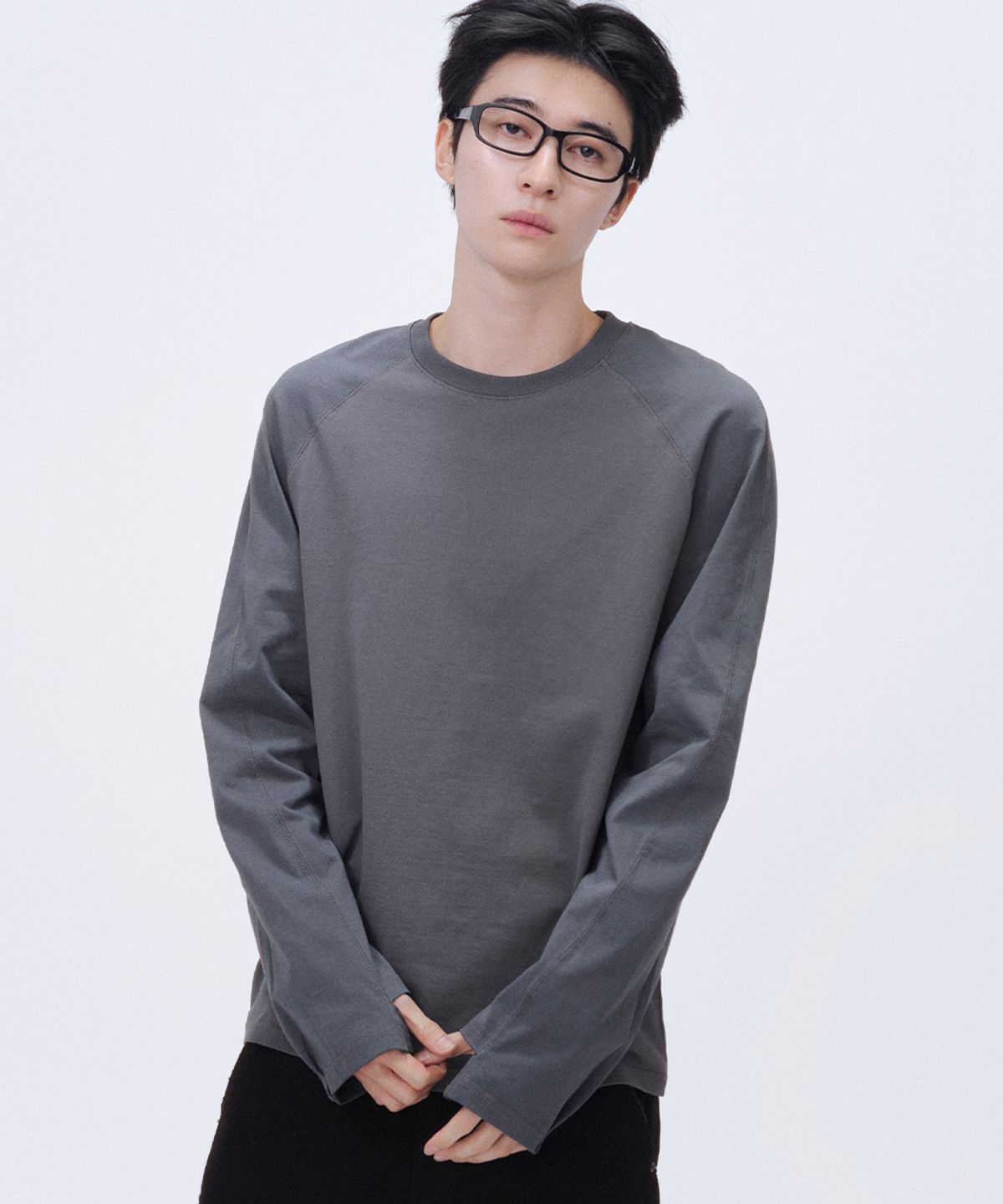 미세키서울 맨(MISEKISEOUL MEN) Two-tone raglan long sleeve CHARCOAL