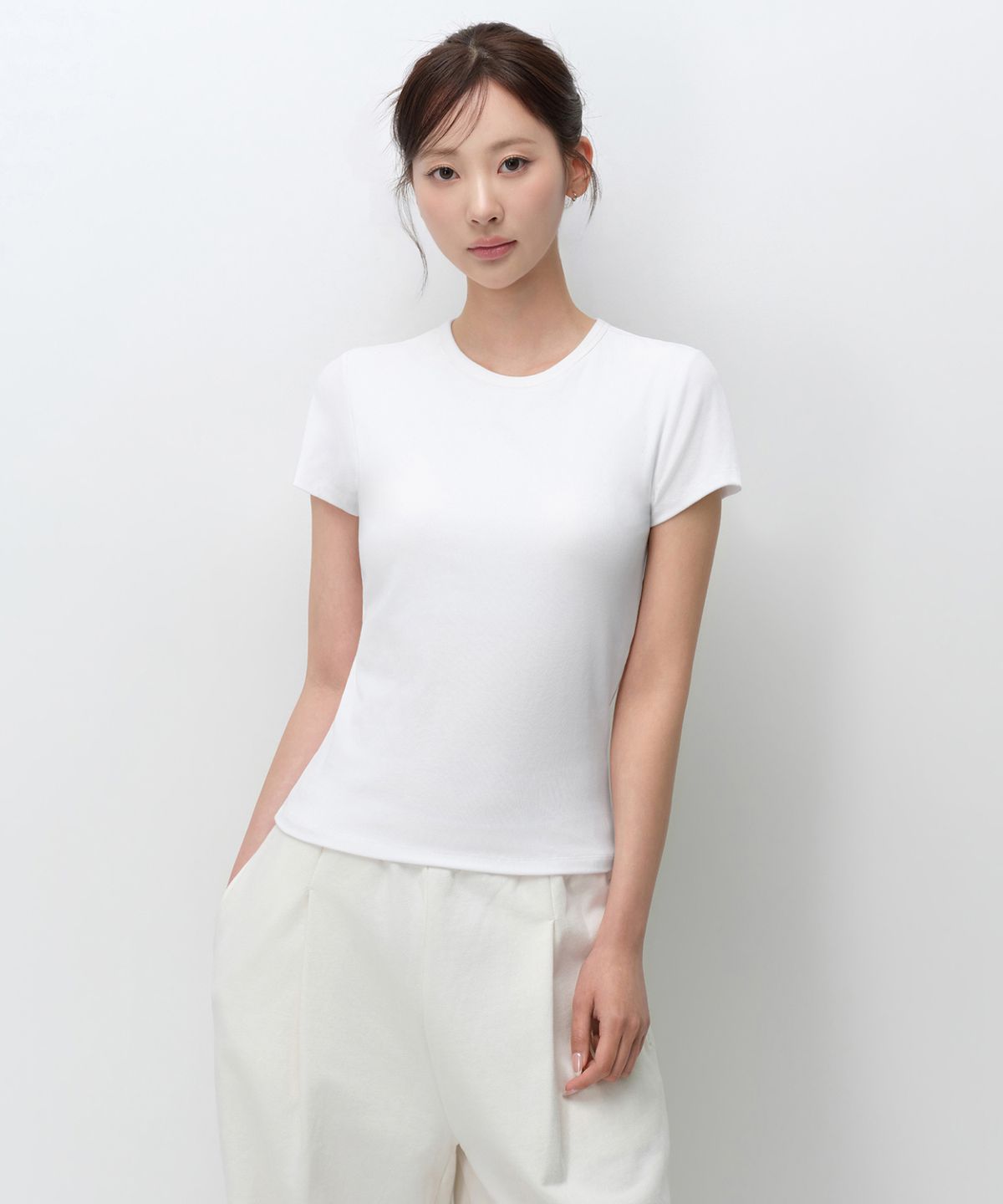 무신사 스탠다드 우먼(MUSINSA STANDARD WOMAN) 우먼즈 슬림 크루 넥 브라티셔츠 [화이트]