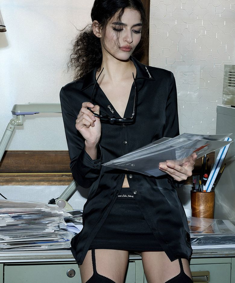 Bare satin skirt