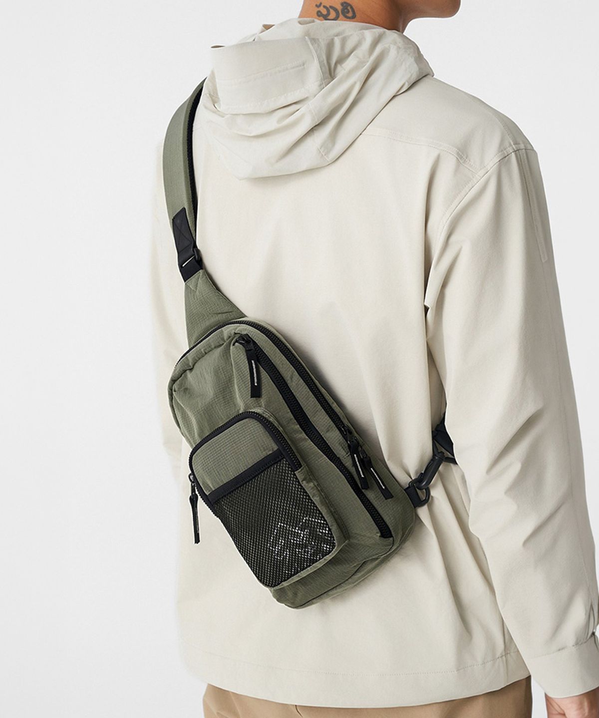코오롱스포츠(KOLON SPORT) 에브리데이 원포켓 슬링백 QEBDX26411KHA