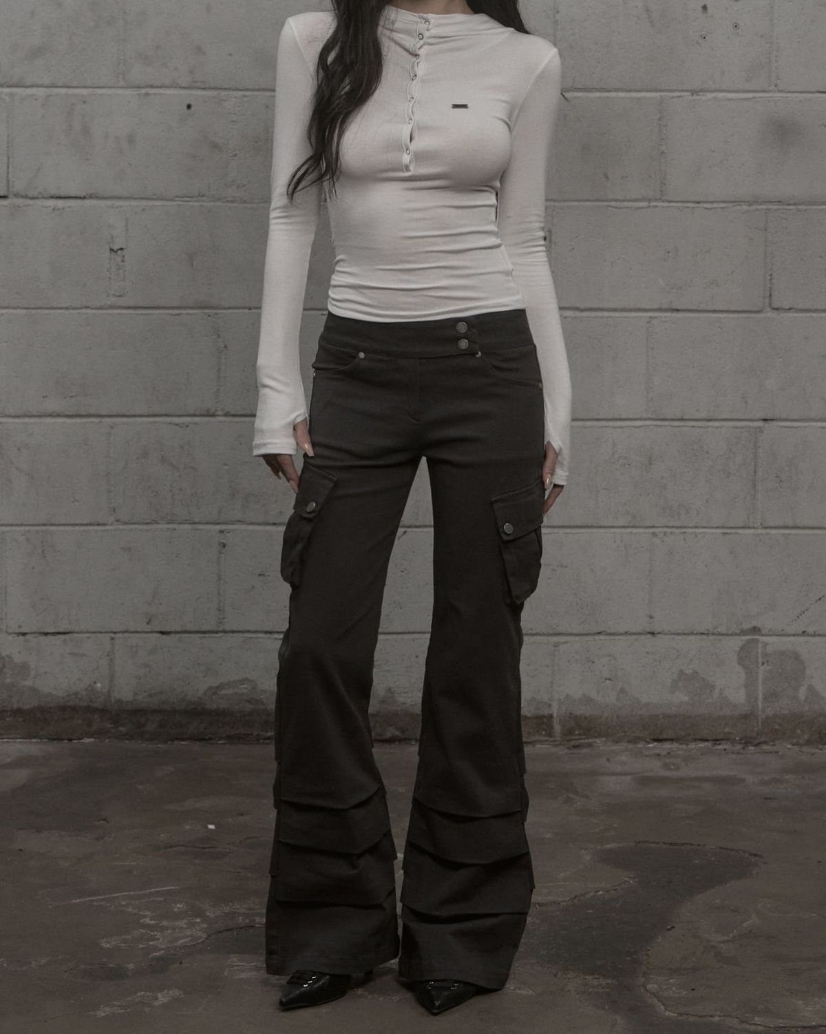 카키포인트(KHAKIPOINT) Cargo Shirring Bootcut Pants (charcoal)
