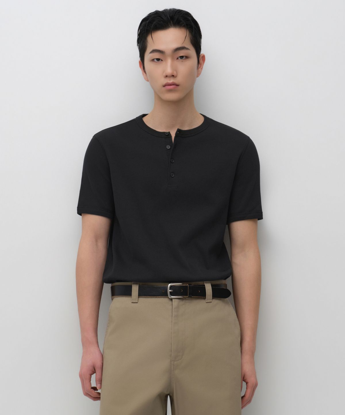 무신사 스탠다드(MUSINSA STANDARD) 리브드 머슬 핏 헨리 넥 티셔츠 [블랙]