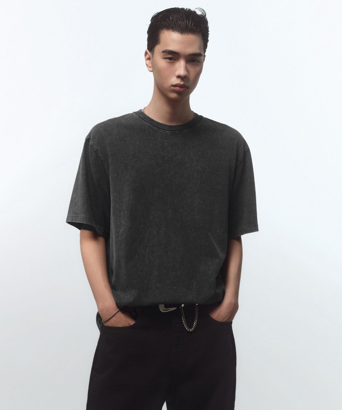 무신사 스탠다드(MUSINSA STANDARD) 스톤 다이드 릴렉스드 티셔츠 [차콜 그레이]