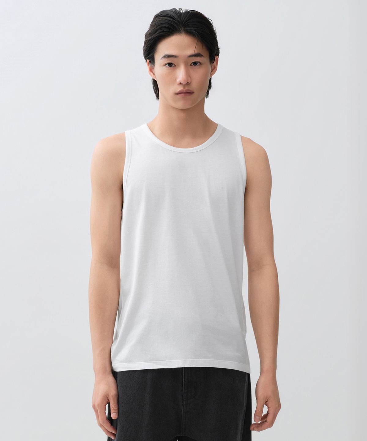 무신사 스탠다드(MUSINSA STANDARD) CR 스쿱 넥 슬리브리스 탑 [화이트]