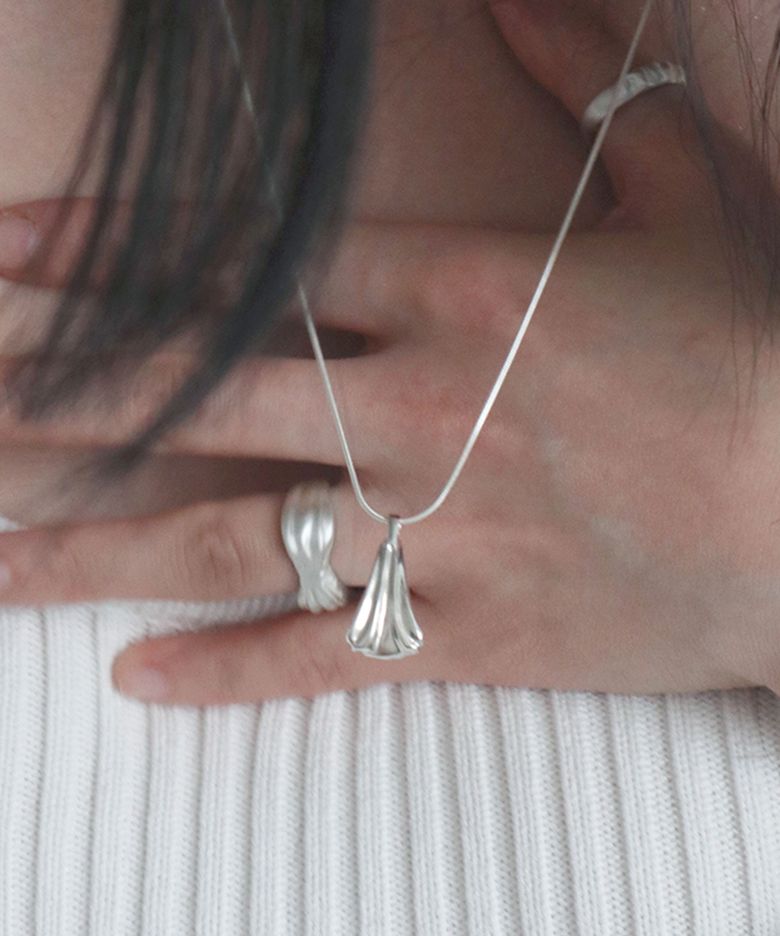 CLAMP-SHIR NECKLACE (SILVER)