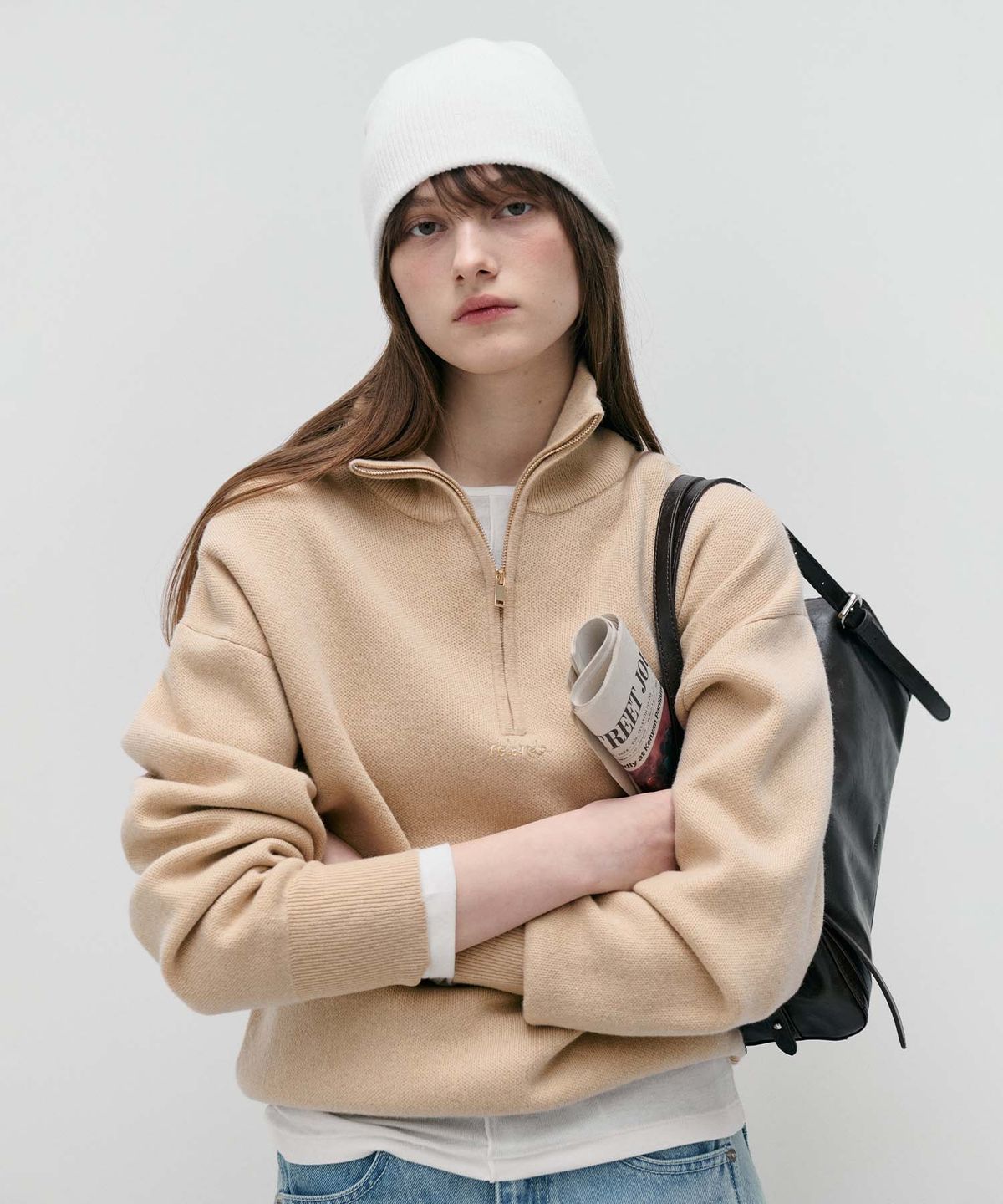 로라로라(ROLAROLA) HIGH NECK KNIT HALF ZIP-UP BEIGE