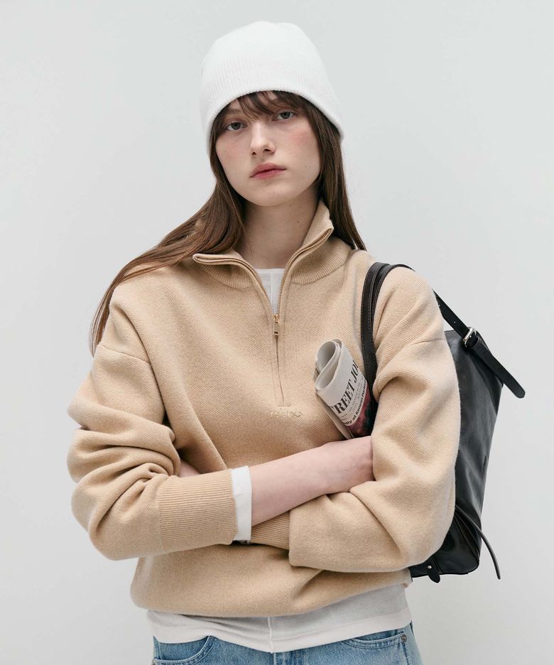 HIGH NECK KNIT HALF ZIP-UP BEIGE