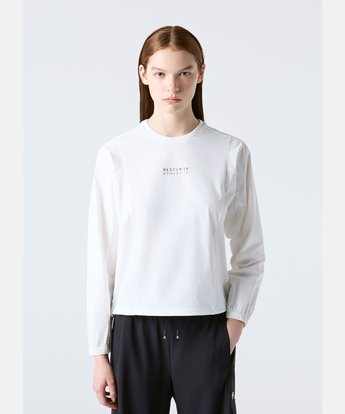 데상트(DESCENTE) 우먼스 워딩 그래픽 우븐 맨투맨 아이보리 SR122PWH11