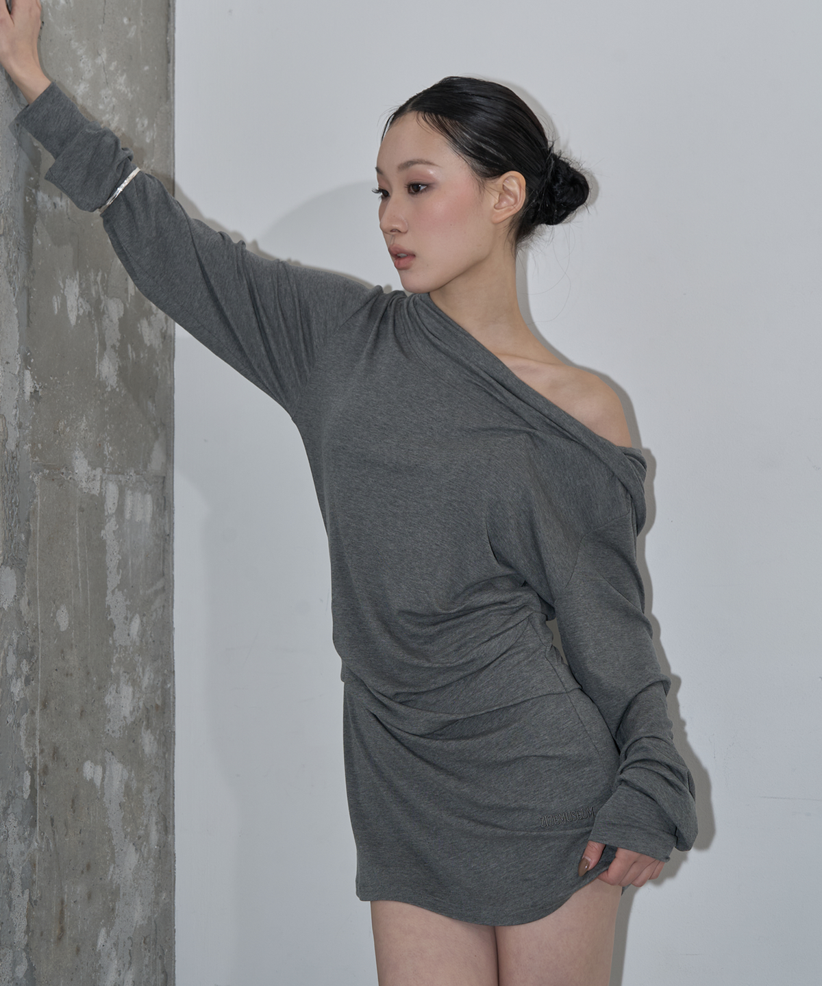 지제뮤지엄(ZIZEMUSEUM) COWL HOOD DRAPE DRESS (MELANGE GRAY)