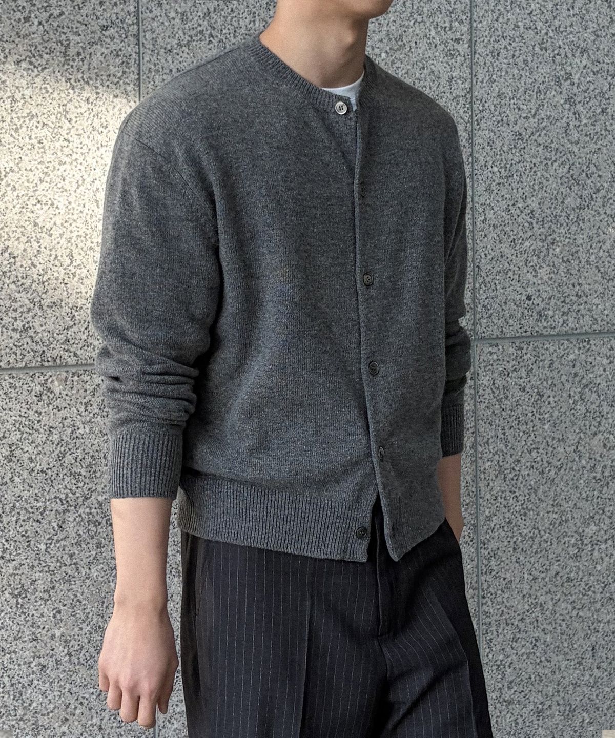 브랜디드(BRANDED) COMFORT WOOL CROP CARDIGAN [DARK GRAY]