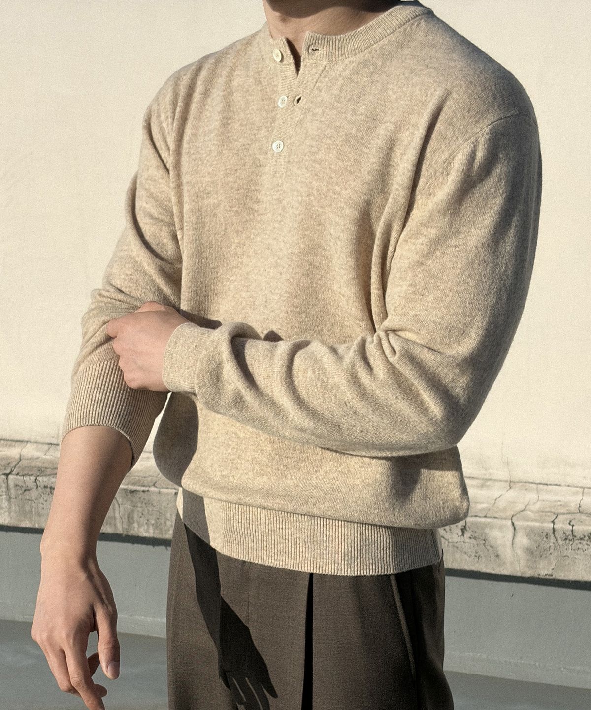 브랜디드(BRANDED) COMFORT WOOL HENLEY NECK KNIT [OATMEAL]