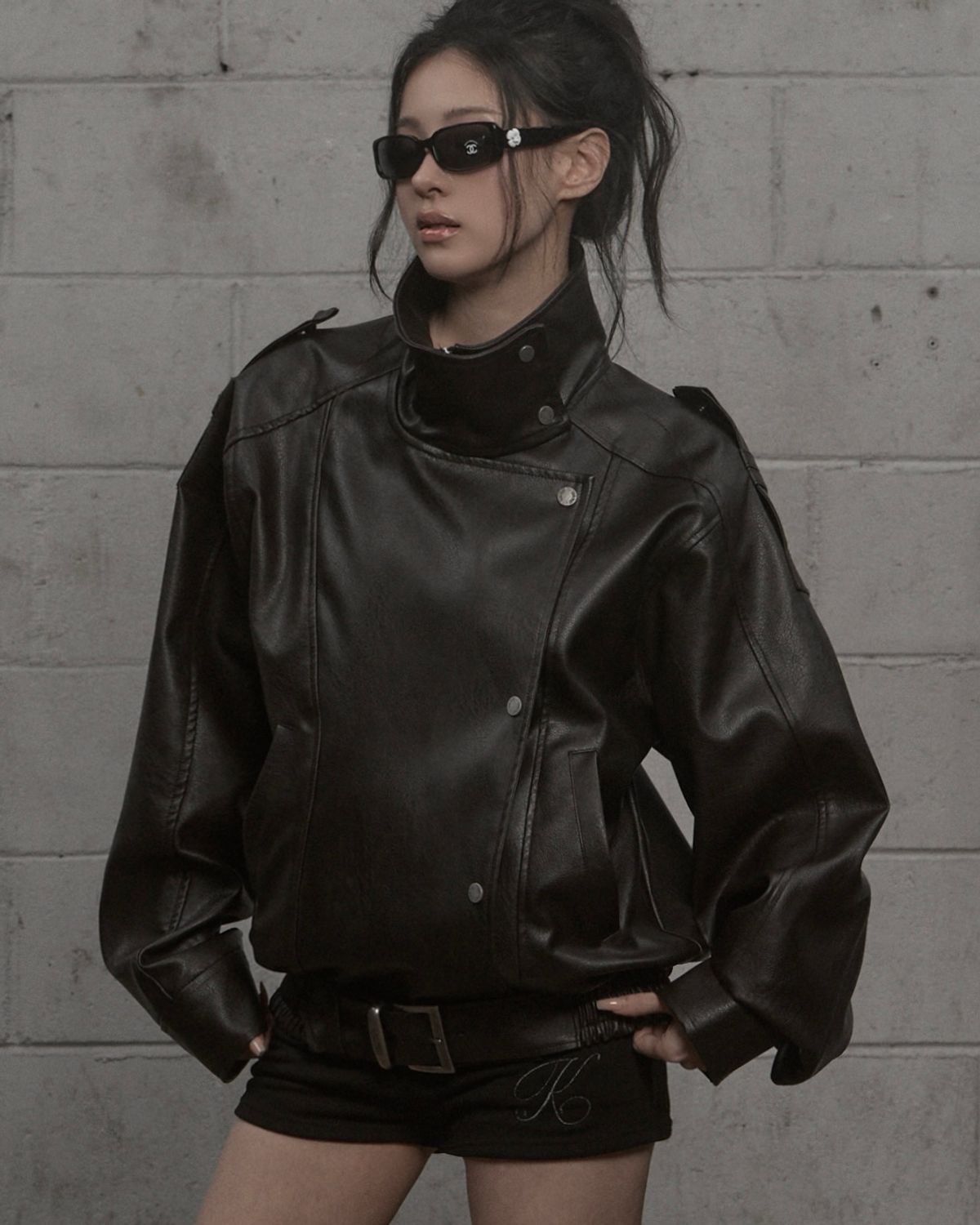 카키포인트(KHAKIPOINT) Structured High-Neck Leather Jacket (dark brown)