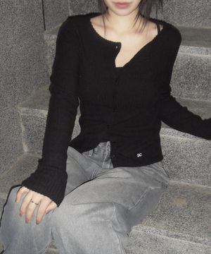 컴팩트 니트 버튼 가디건 블랙