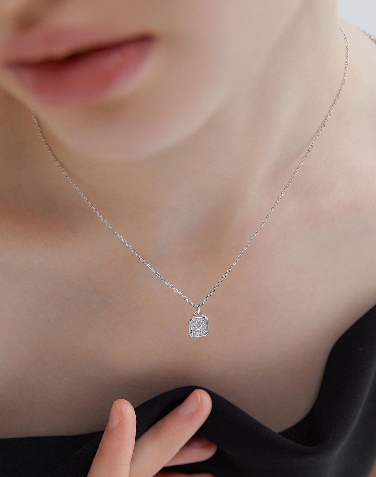 이에르로르(HYERES LOR) 에센스 실버(W) 모이사나이트 The bouquet 목걸이 S HL4N5B461W9450