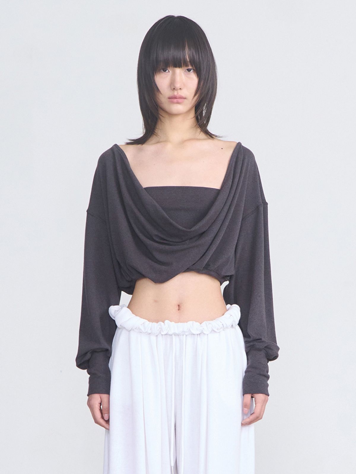 세릭(CERRIC) Draped Back Top _ Charcoal