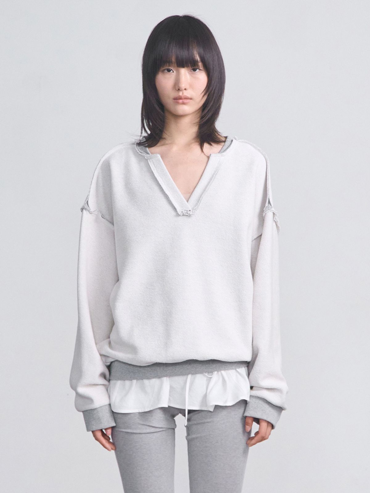 세릭(CERRIC) CR V-Neck Sweatshirt _ Gray