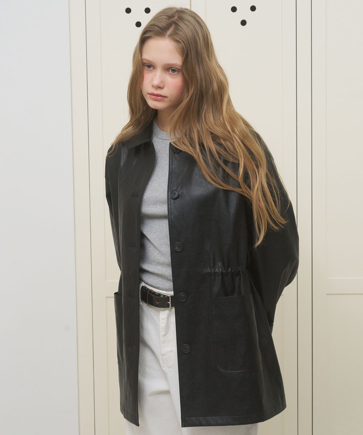 어몽(AMONG) A ROUND COLLAR FAUX LEATHER JACKET_BLACK
