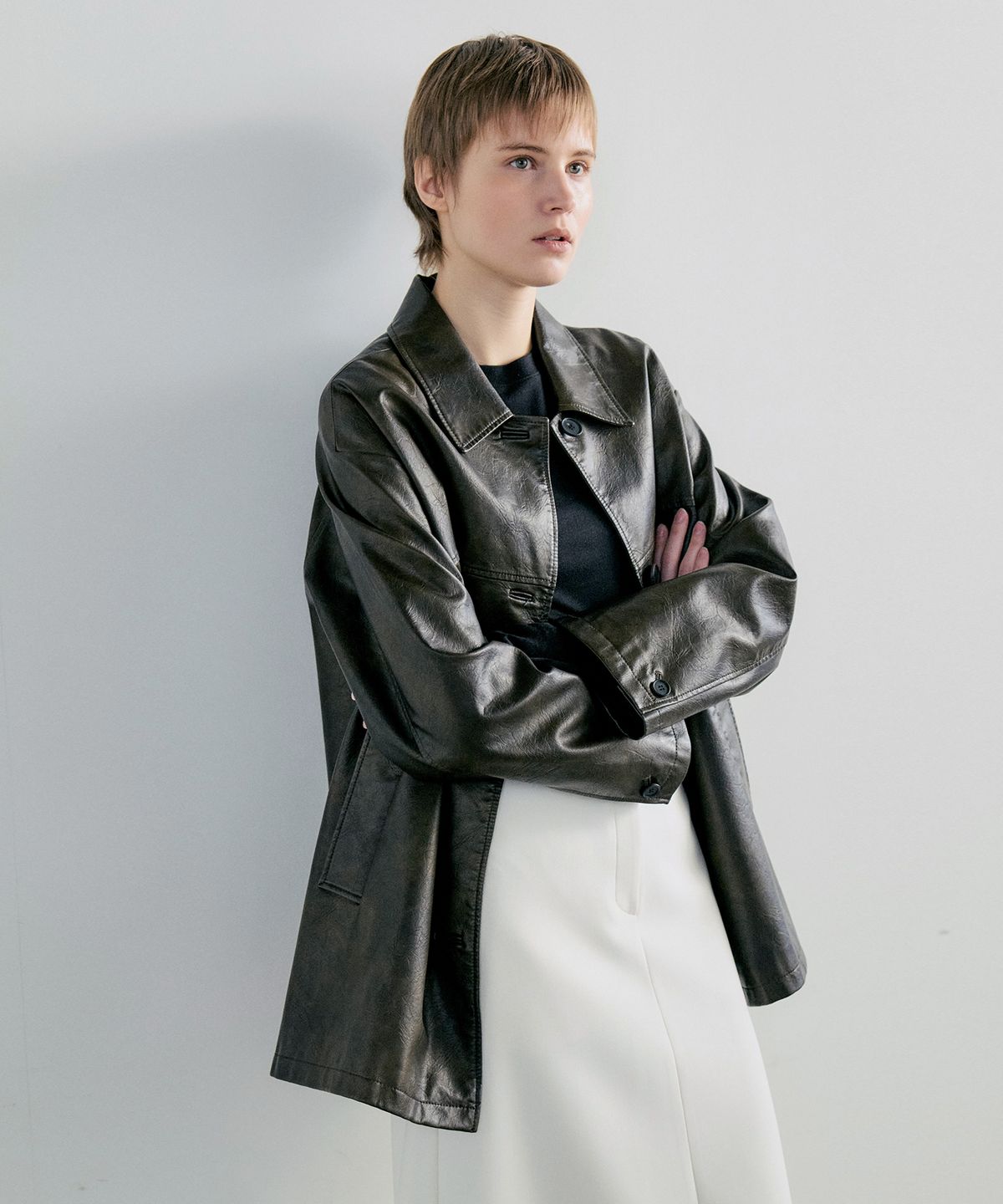 노티아(NOTIA) CRACK LEATHER HALF JACKET - BROWN