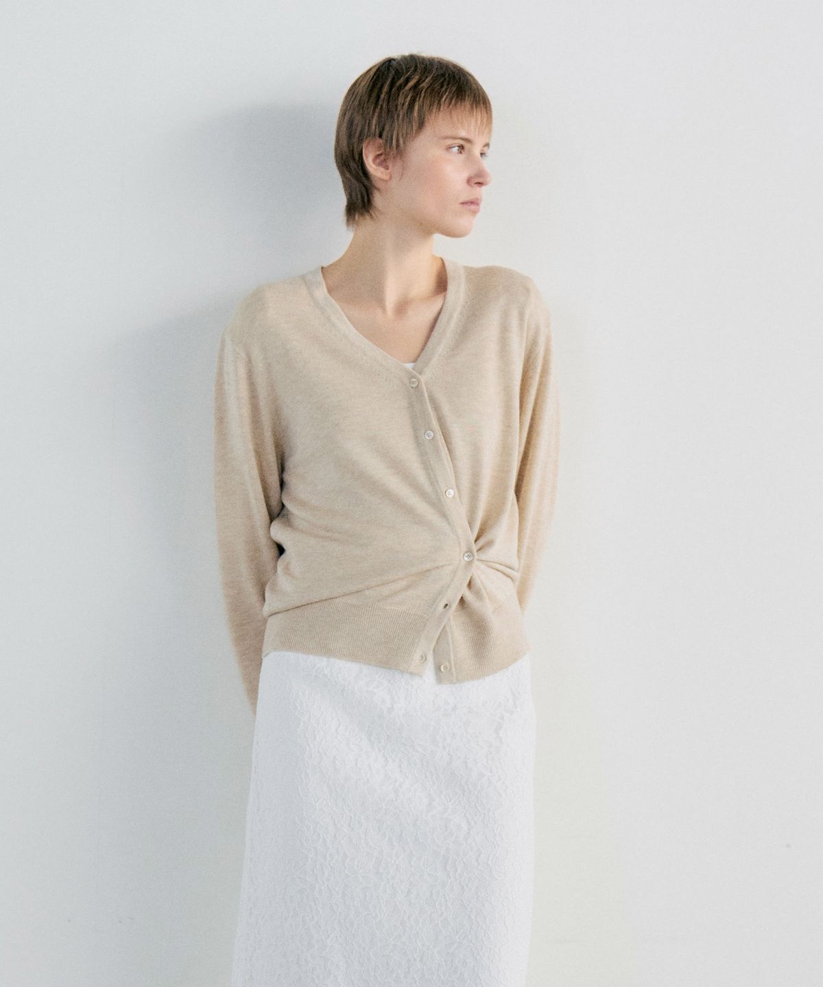 노티아(NOTIA) WOOL SILK V-NECK CARDIGAN - BEIGE