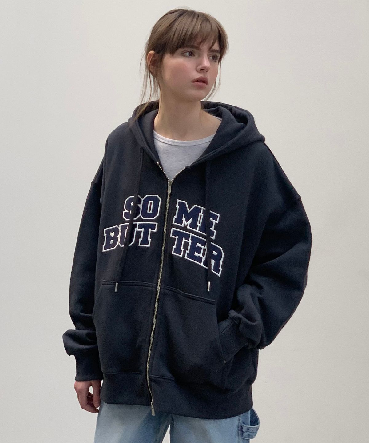 썸웨어버터(SOMEWHEREBUTTER) Satin Heart Logo Hoodie Zip-Up - Charcoal