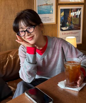 M.C UNISEX, Logo Sheer V Neck Knit / GRAY