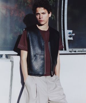 UNISEX, Bold Zipper Detail Leather Vest / BLACK