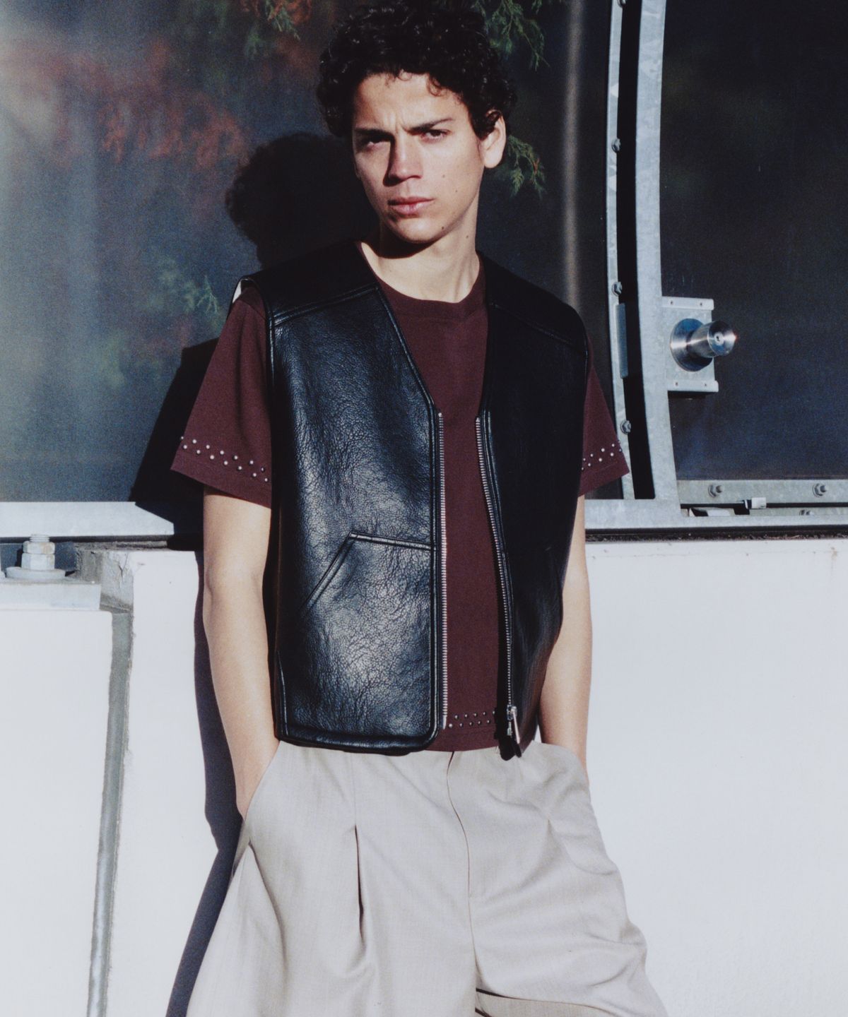 문선 아카이브(MOONSUN ARCHIVE) UNISEX, Bold Zipper Detail Leather Vest / BLACK