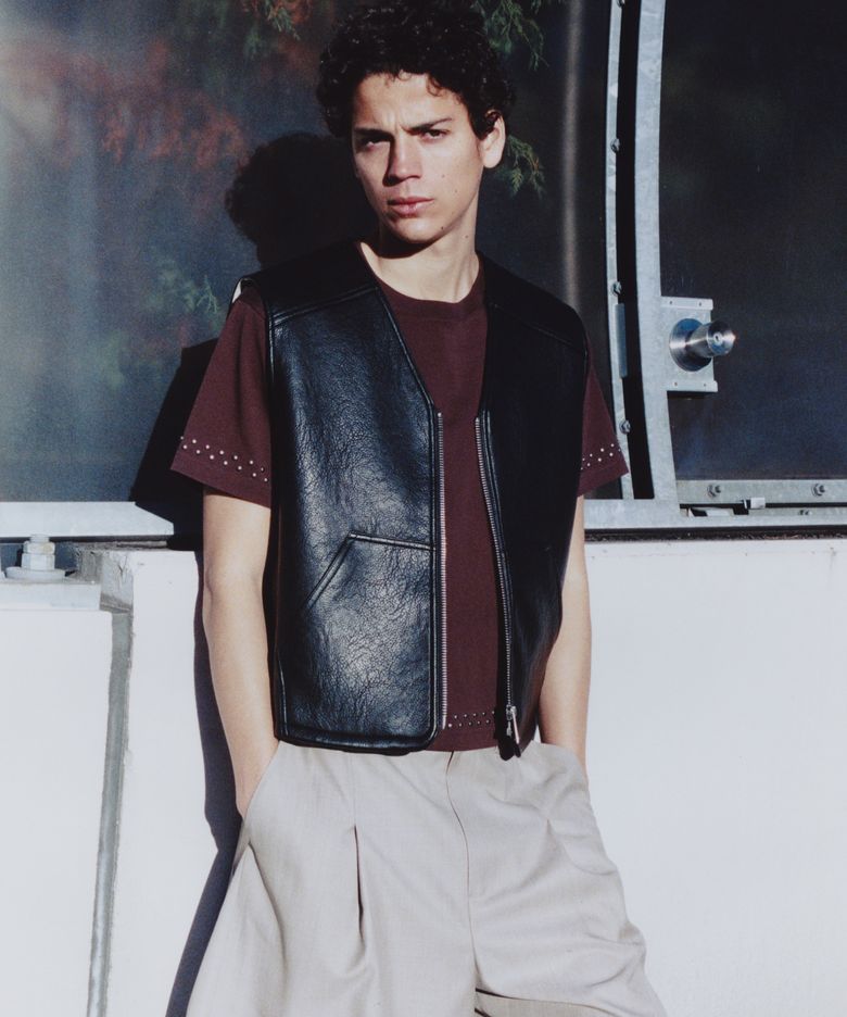 UNISEX, Bold Zipper Detail Leather Vest / BLACK
