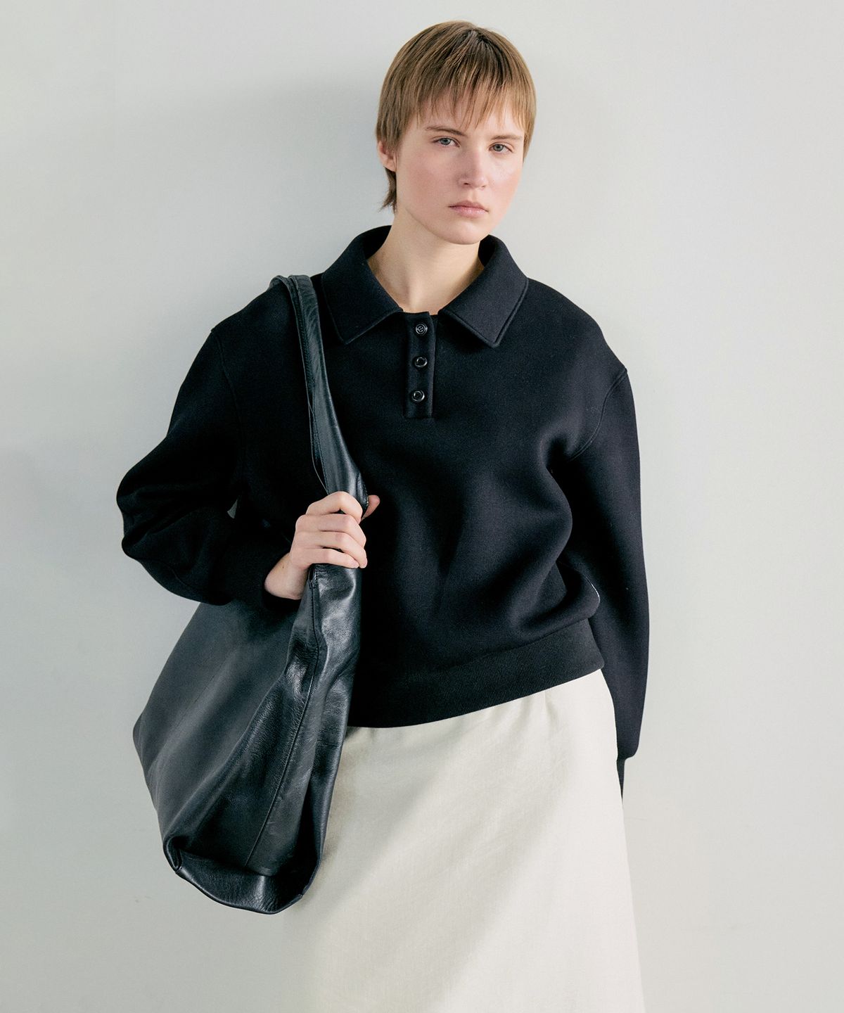 노티아(NOTIA) PK COLLAR SWEATSHIRT - BLACK
