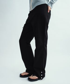 사이드 버튼 실루엣 팬츠 [블랙]