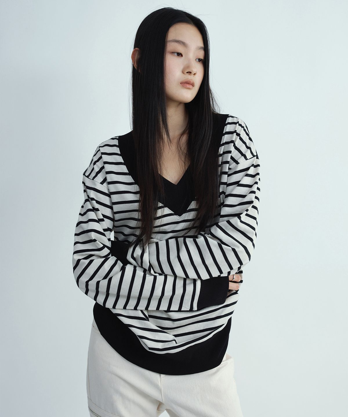 밀로 우먼(MILLO WOMEN) 브이넥 스카프 루즈 티셔츠 [에크루]