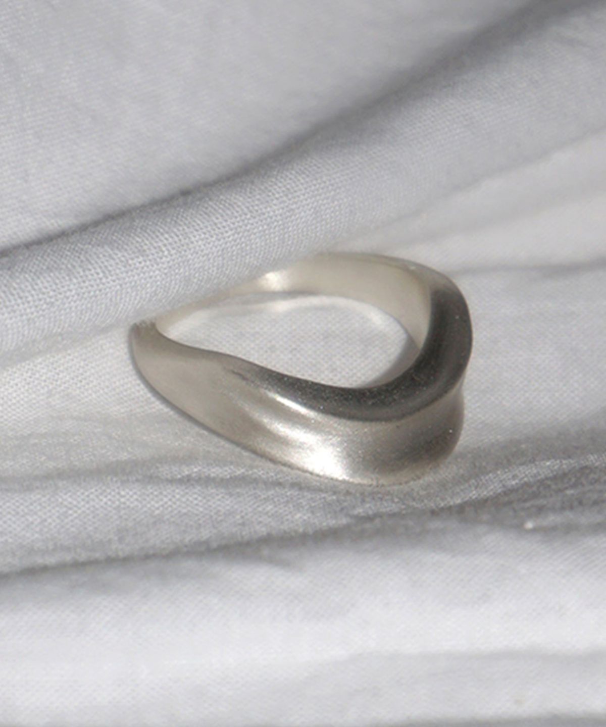 시에가하우스(SIEGA HOUSE) 2-LAYERED FOLD RING (SOFT- SILVER)