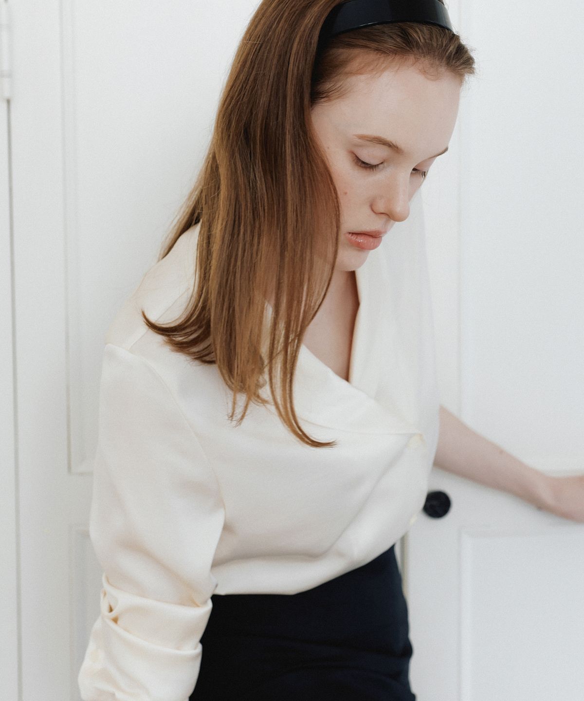 이보크에라(EVOKEERA) Shawl Collar Blouse(Ivory)