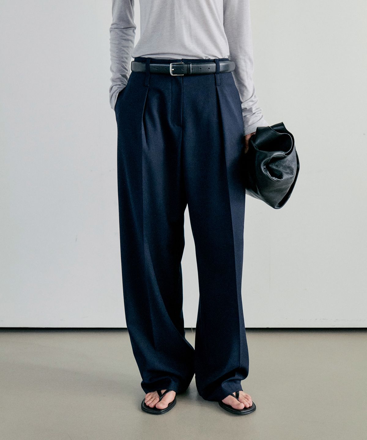 노티아(NOTIA) WOOL STRAIGHT ONE TUCK PANTS - DEEP NAVY