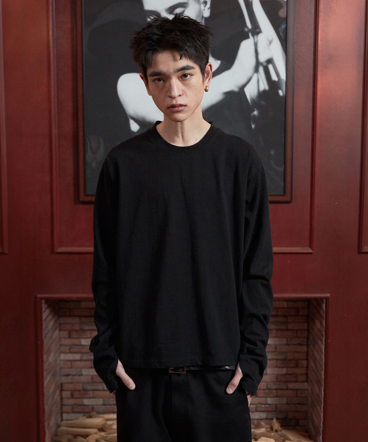 아르반(AREUBAN) 슬림 크롭 롱슬리브_블랙