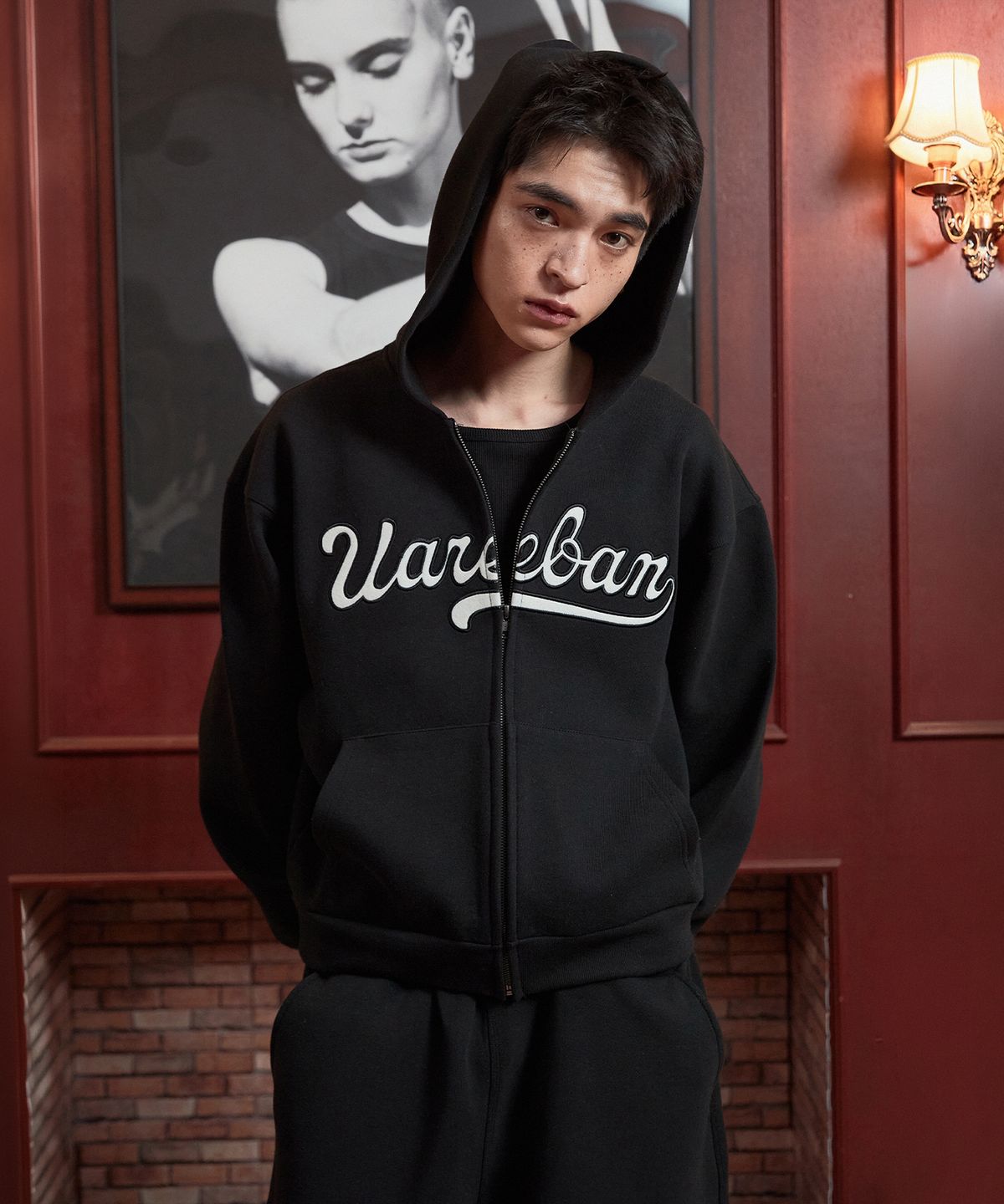 아르반(AREUBAN) UAREBAN 크롭 후드집업_ 퓨어 블랙