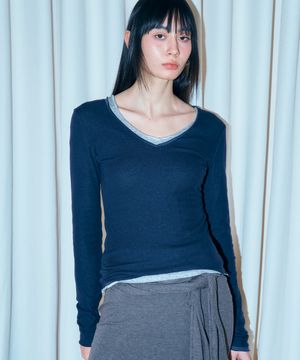 Slim V-Neck Long Sleeve in Navy