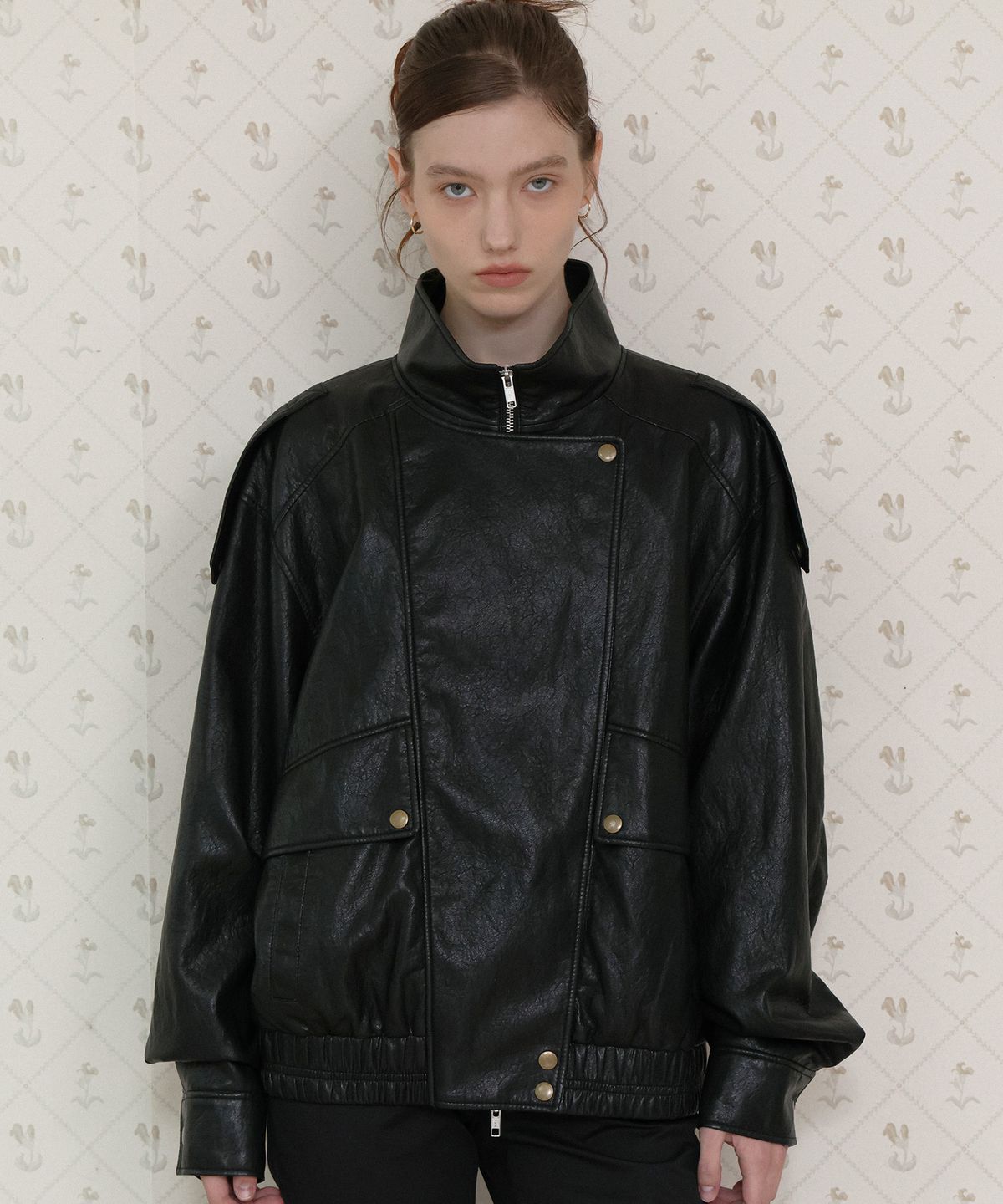 도프셉(DOFFSEPT) Overfit Placket Leather Blouson in Black