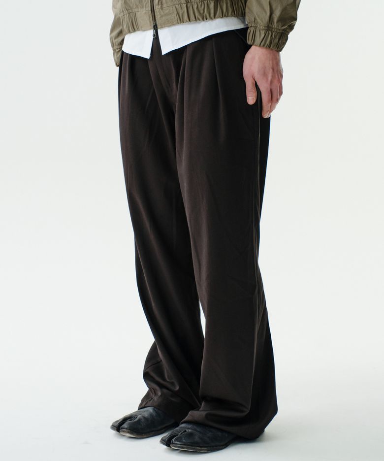 BUTTON PLEATED TROUSERS (BLACK)