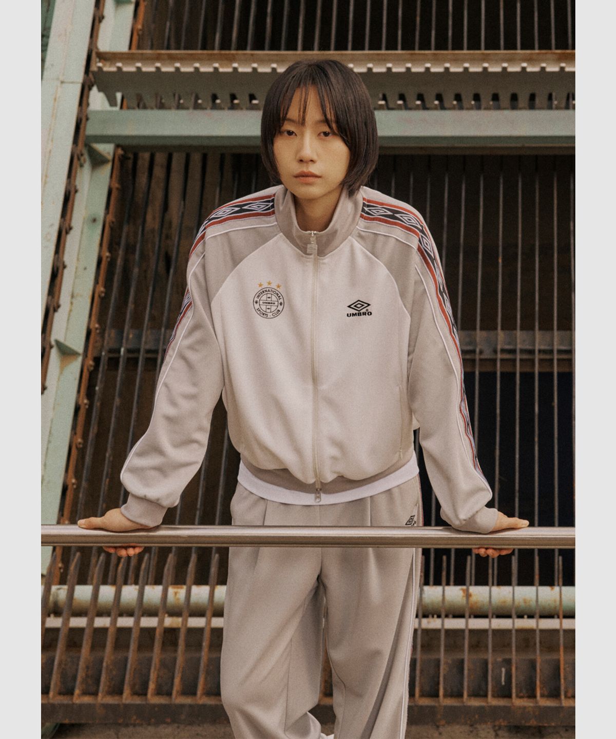 엄브로(UMBRO) 사이드 다이아 트랙 자켓 아이보리 UR124CFT14